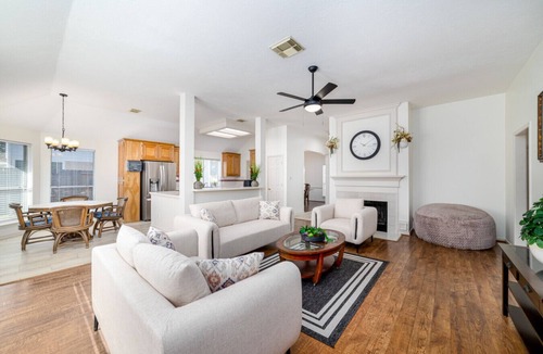George Bush Park/Eldridge House | Glamorous 4BR Home in West Houston-Prime Location