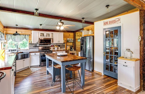 Orangeburg County Cabin | Glamping Cabin on Private Pond w/Deck