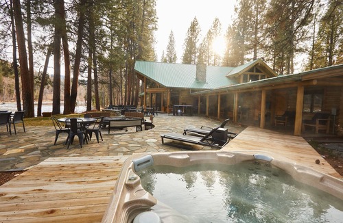 Grantsdale Cabin | Glamping Hut on the Bitterroot River