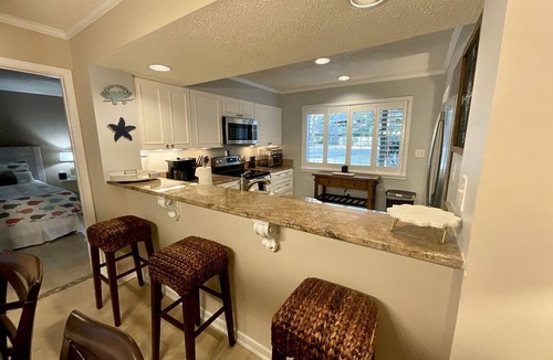 Arcadian Shores Cottage | Glorious Cottage with Fireplace in Myrtle Beach, South Carolina