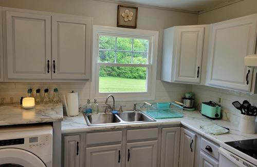 Boalsburg House | Go Blue! Bright home with large fenced in yard! 3m to Penn State. Free Breakfast
