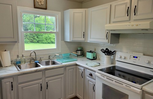 Boalsburg House | Go Blue! Bright home with large fenced in yard! 3m to Penn State. Free Breakfast