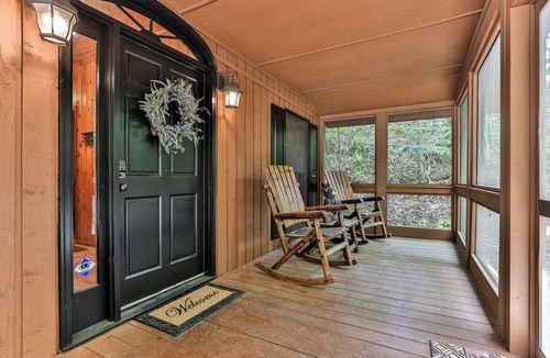 Walnut Mountain Cabin | Go With The Flow-Creek front, only 10 mins to downtown Ellijay/Minimum Age Requ