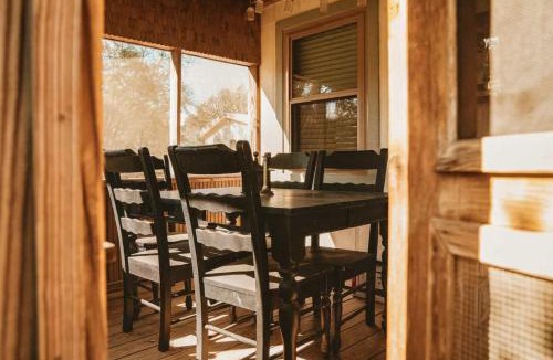 San Marcos House | Goat-Tastic Retreat: Tub, Fire Pit, Porch & Pool