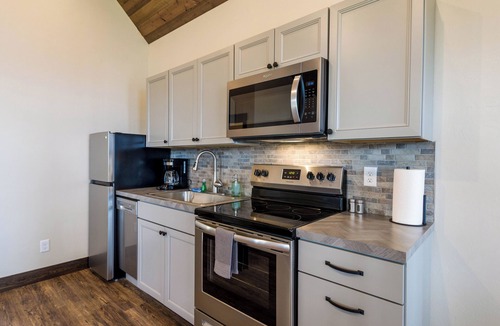 Lakeside Cabin | Going to the Sun at Elk Ridge Village cabin 401C with views of Flathead Lake & 🏔️