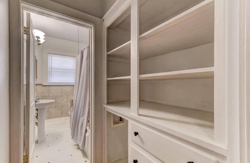 Asian District Apartment | Golden Dome Modern 1BR Near OCU-Fast Internet