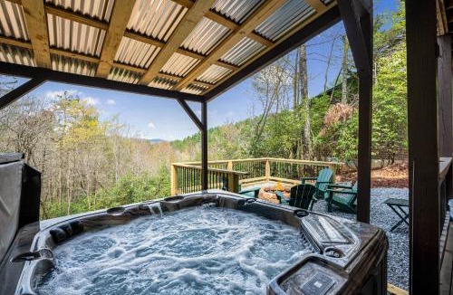 Ridgeline Vistas House | Golden Getaway - Mountain Views, Hot Tub, Outdoor Fire Pit, Cozy Accommodations - Mineral Bluff, GA