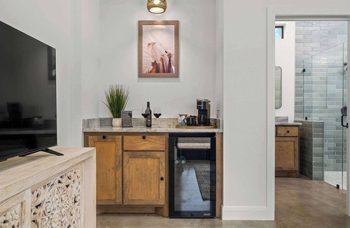Stonewall Cabin | Goldstone Casita at Featherstone Winery
