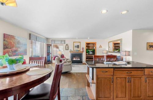 Downtown Leavenworth House | Golf Course View Condo Walk to Town & Pools