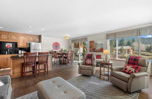 Downtown Leavenworth House | Golf Course View Condo Walk to Town & Pools