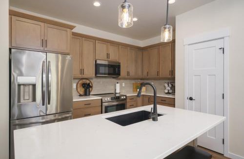 Post Falls House | Golf Getaway, Hot Tub, EV Charger, New 2025 Build