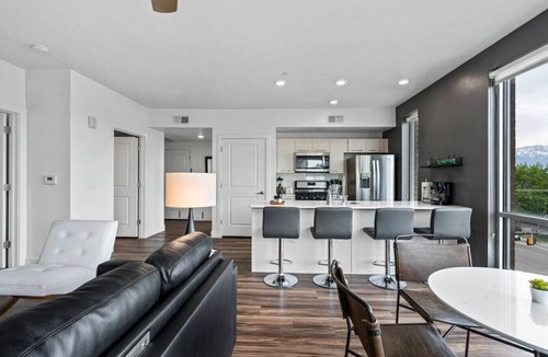 Downtown Salt Lake City Apartment | Gorgeous Central City 2BD/2BA