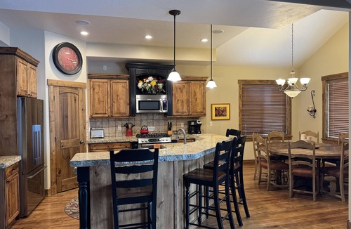 Victor House | Gorgeous Fam-Friendly: Easy access to Jackson Hole, Tetons, Targhee, Yellowstone