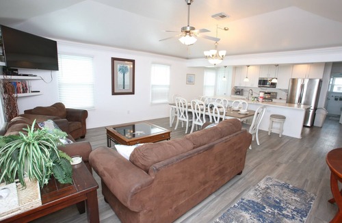 Surfside Beach House | Gorgeous FRONT ROW beach house, recently remodeled 3-bedroom