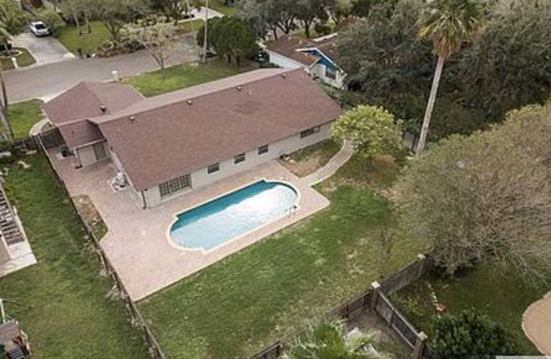 Harlingen House | Gorgeous Home With a Pool 2600sqft