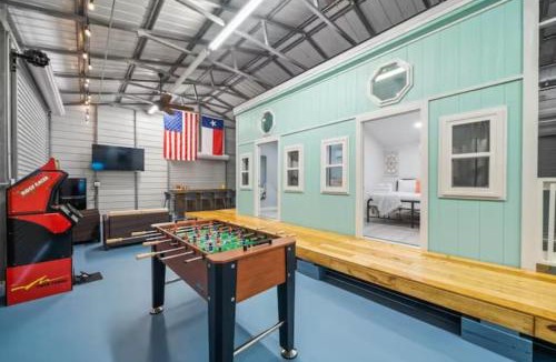 San Leon House | Gorgeous Home with Huge Private Pool and Game Room