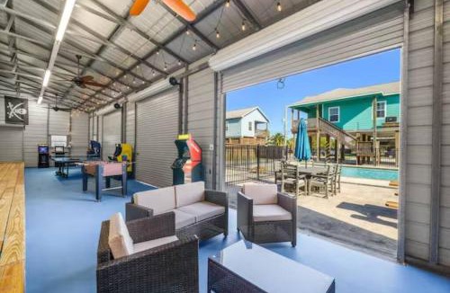 San Leon House | Gorgeous Home with Huge Private Pool and Game Room