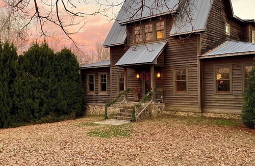 Thomson House | Gorgeous House Perfect for Masters Retreat