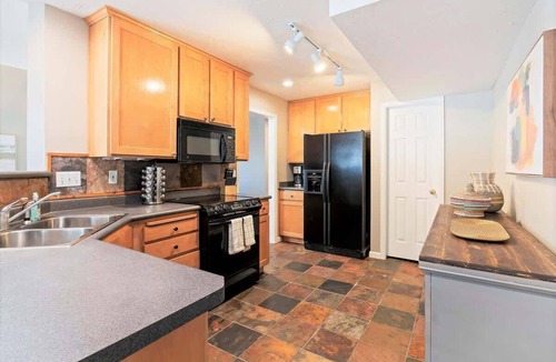 Midvale House | Gorgeous Modern Home in Ski Location! * Hot Tub *