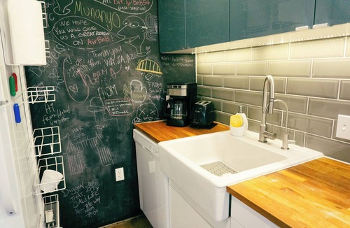 Stockton Apartment | Gorgeous Modern Studio Close to ALL Metro Areas