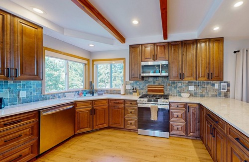 Sagle House | Gorgeous mountain home with dock, lake views, Kayaks & Hiking Trails