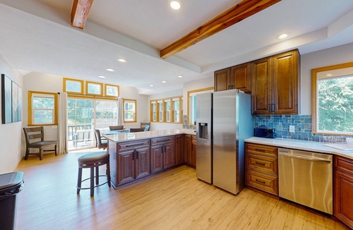 Sagle House | Gorgeous mountain home with dock, lake views, Kayaks & Hiking Trails