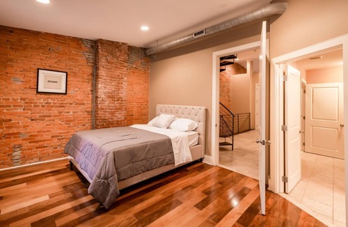 Old City Apartment | Gorgeous Penthouse w/SPA and Roof Deck