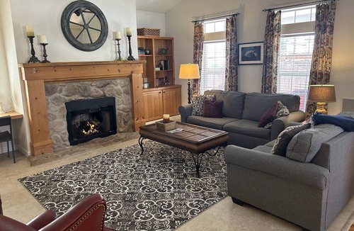Sunset House | Gorgeous, Roomy and Quiet - North End Villa