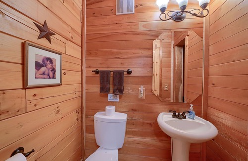 Laurelville Cabin | Gorgeous Starry Knight Lodge next to the Hocking Hills State Forest; Sleeps 12