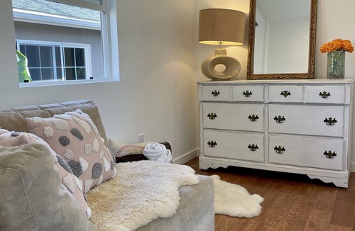 Del Rey Apartment | Gorgeous, studio in the heart of Southern California! Bright, sunny & beautiful!
