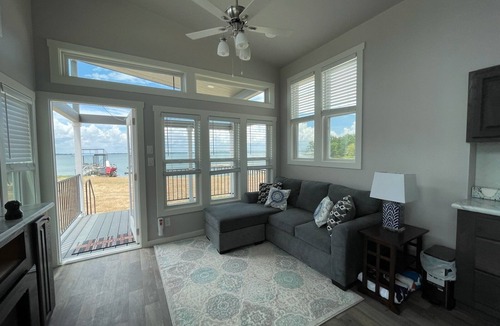 Kerens House | Gorgeous Tiny Home in Peninsula Point Richland Chambers Lake -- Lake Life