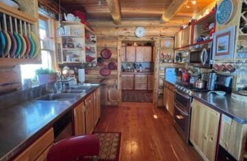Helena House | Gorgeous Unique log home at Canyon Ferry Lake - Pet Friendly!