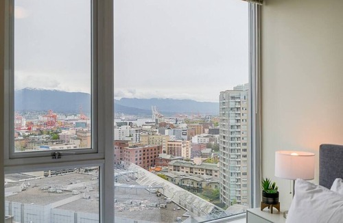 Crosstown Apartment | Gorgeous Unit with Beautiful City Views
