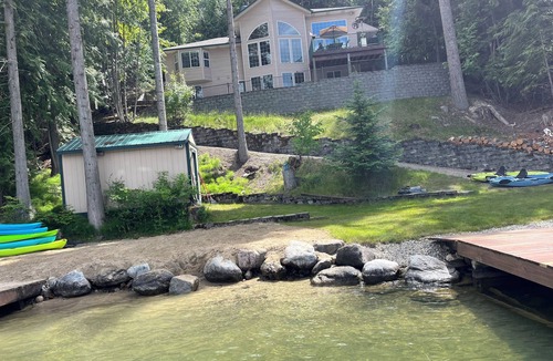 Priest River House | Gorgeous Waterfront Pend Oreille River -Lake Pend Oreille