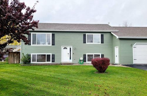 Columbia Falls House | Grace Hideaway