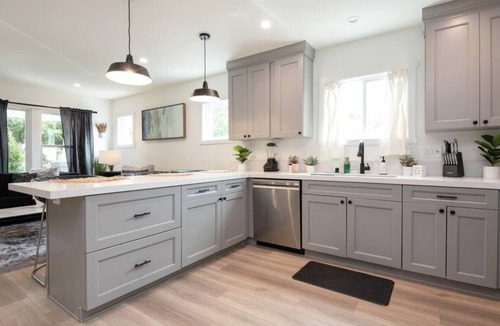 Florence-Graham House | Grand 3br/2ba home with private jacuzzi in Atwater Village!