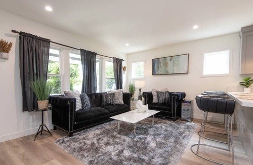 Florence-Graham House | Grand 3br/2ba home with private jacuzzi in Atwater Village!