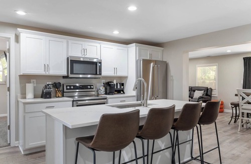 Westfield House | Grand Park Lodge -5 BDRM, 4 Full BA Home next to Grand Park!