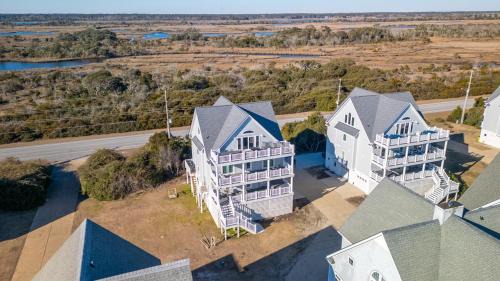 North Topsail Beach House | Grand Topsail Villa by Sea Scape Properties