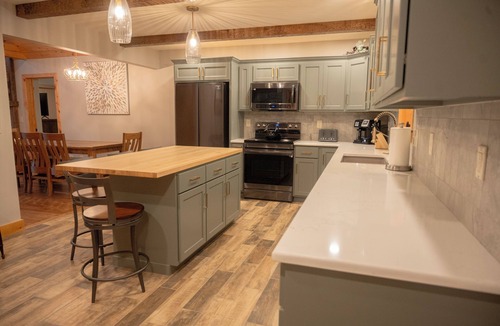 Huntingdon Cabin | Grand View Lodge, Fantastic new custom built home with lake view!