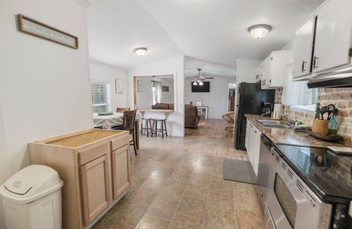 Saint Elmo House | Grandbay Oasis
