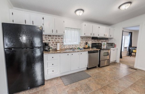 Saint Elmo House | Grandbay Oasis