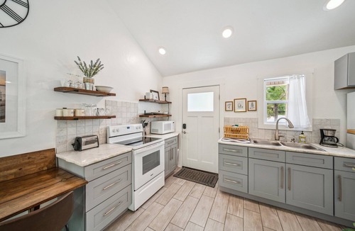 Grove Cottage | GrandLake*Kayak*Forest View*Firepit*King*Lakefront
