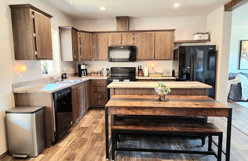 Lenore House | Grandview Getaway offers spectacular views overlooking the Clearwarter river.