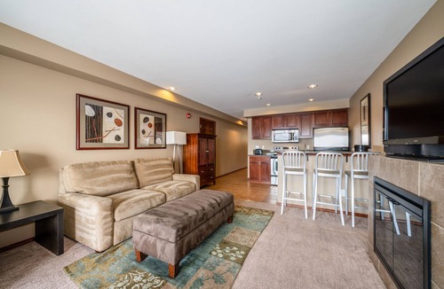 Chelan Condo | Grandview Lake View 517! Luxury Waterfront condo, sleeps up to 6!