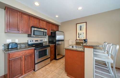Chelan Condo | Grandview Lake View 517! Luxury Waterfront condo, sleeps up to 6!