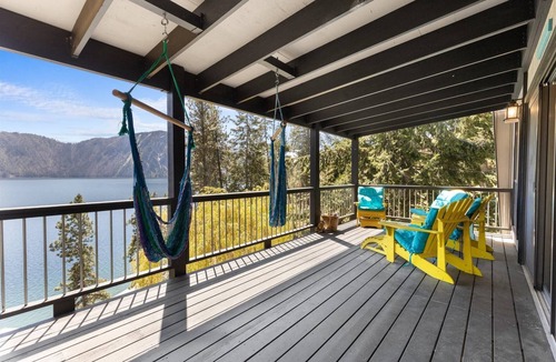 Bayview House | Grandview Lakeside Escape - Stunning Lake & Mountain Views, Private Dock & Deck, BBQ, Near Bayview!
