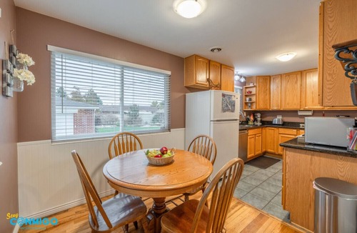 Midvale House | Granny's Ski Chalet | Close to Skiing|Big Backyard