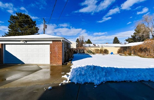 Midvale House | Granny's Ski Chalet | Close to Skiing|Big Backyard