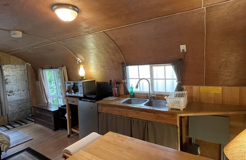 Brew Bay Cottage | Grapevine Cottage - Rustic tiny self-contained cottage and deck for single guest